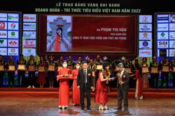 Lễ trao Bảng vàng Doanh nhân - Trí thức tiêu biểu Việt Nam 2022